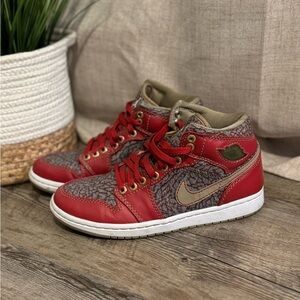 Rare! Levi Jordan 1
Size 8 in men’s
Box not included
Used
Authentic